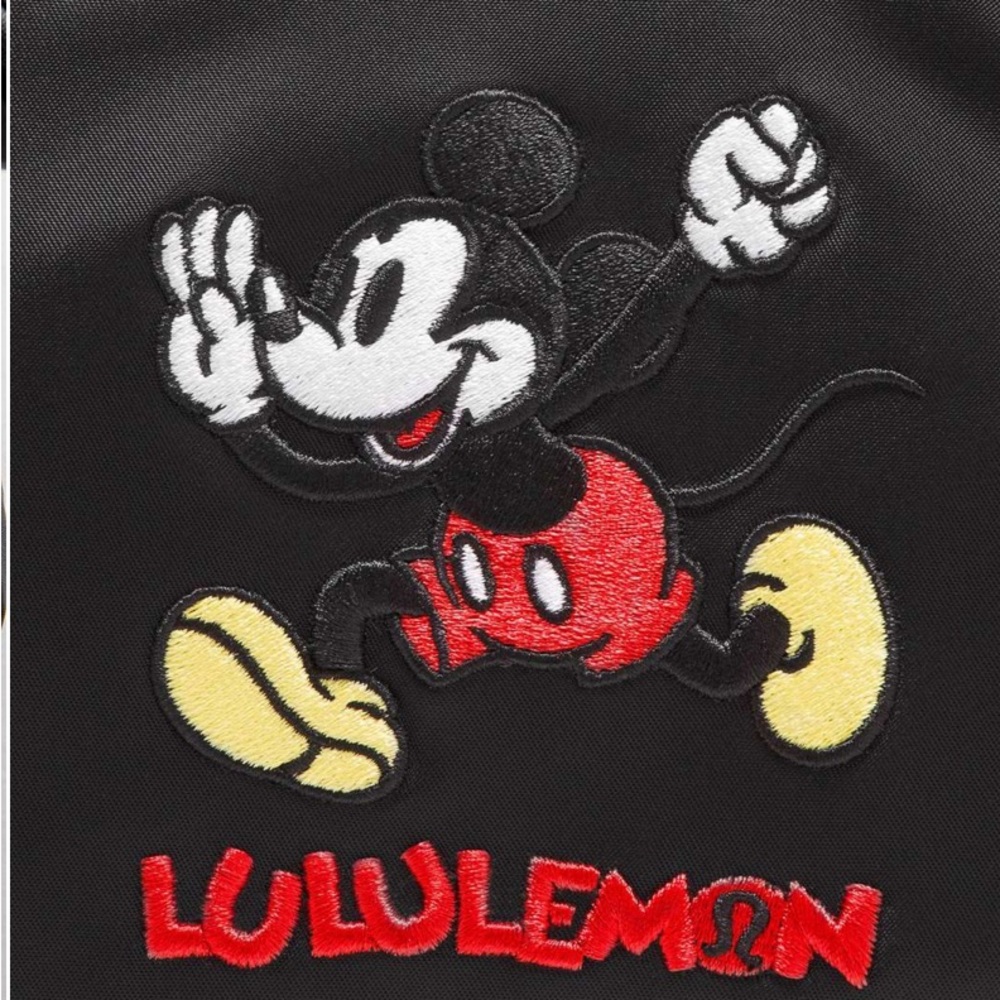 Disney x Lululemon *Everywhere Belt Bag 1L Mickey in Motion Graphic, Black - Picture 5 of 6